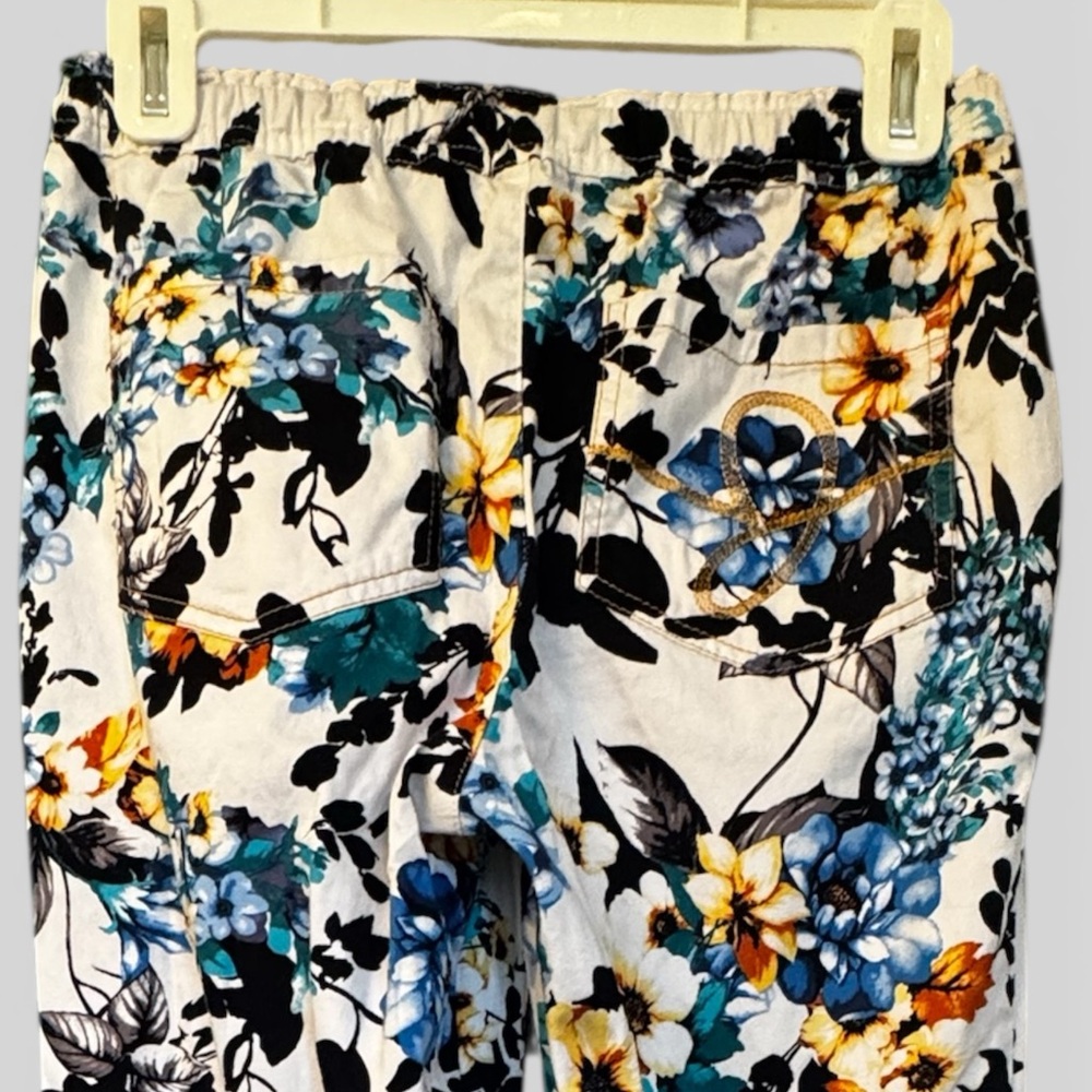 Jaanuu Floral Pants - medical scrub - Picture 4 of 8